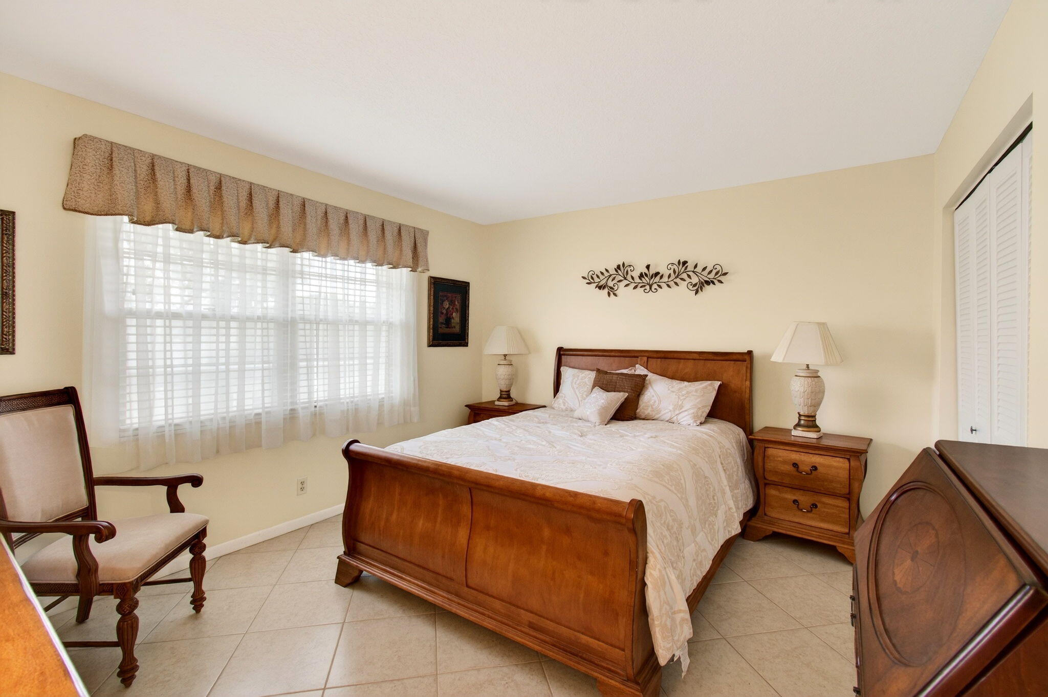 2902 Victoria Circle J-2