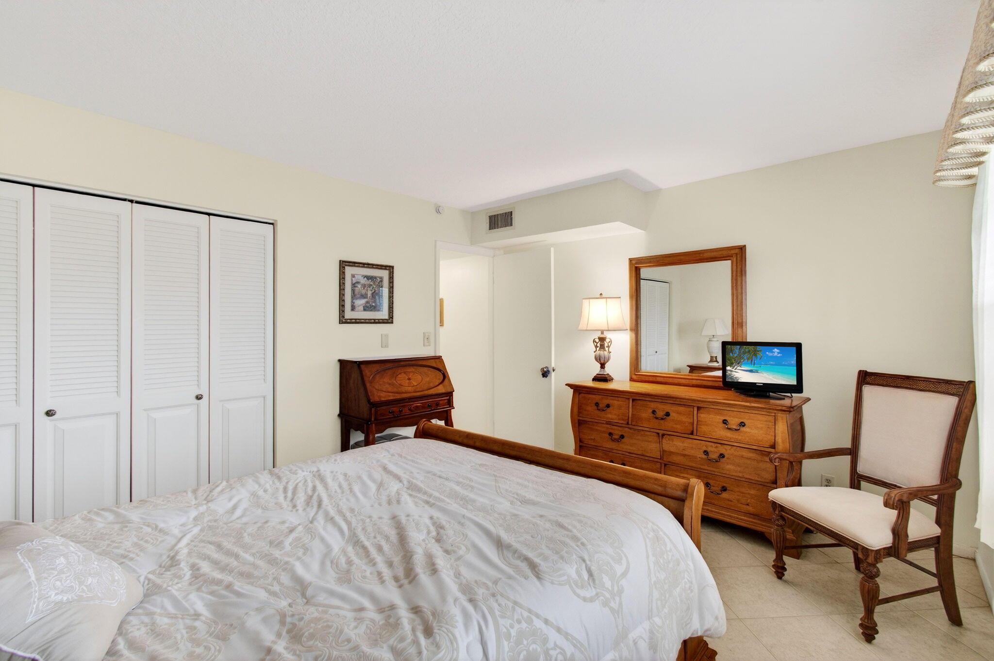 2902 Victoria Circle J-2