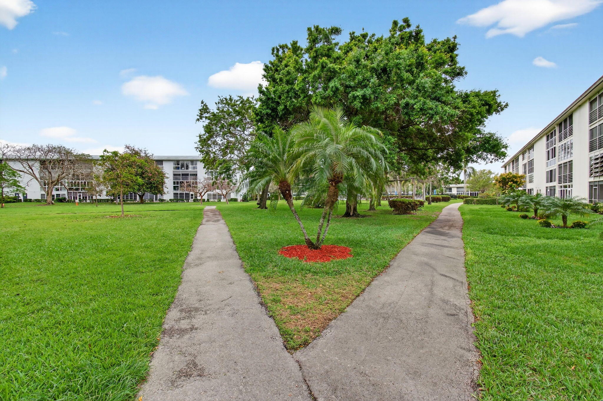 2902 Victoria Circle J-2