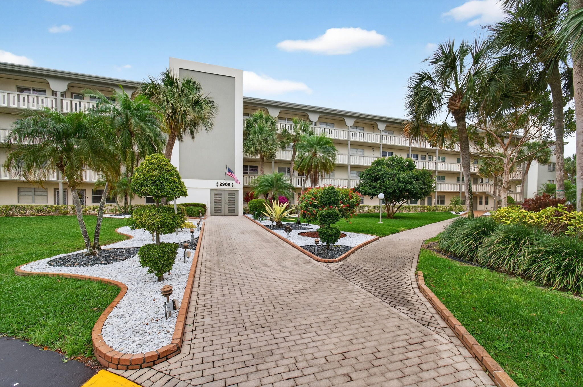 2902 Victoria Circle J-2