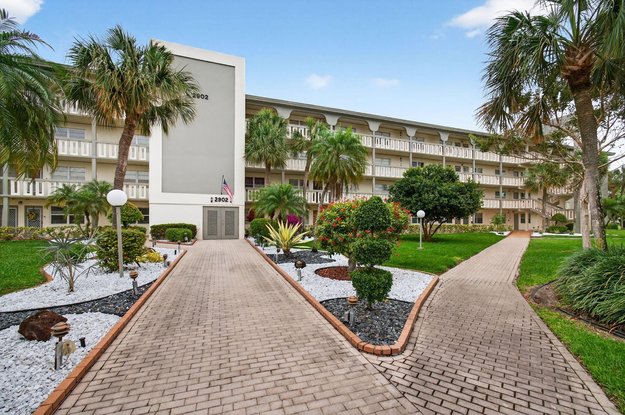2902 Victoria Circle J-2