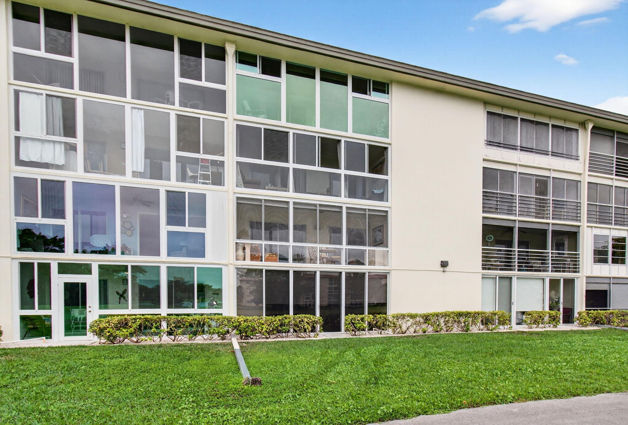 2902 Victoria Circle J-2