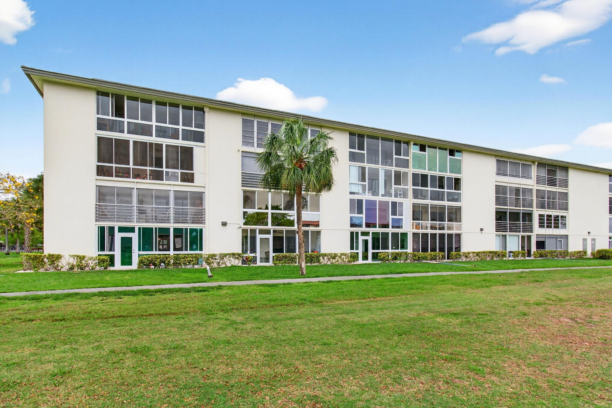 2902 Victoria Circle J-2