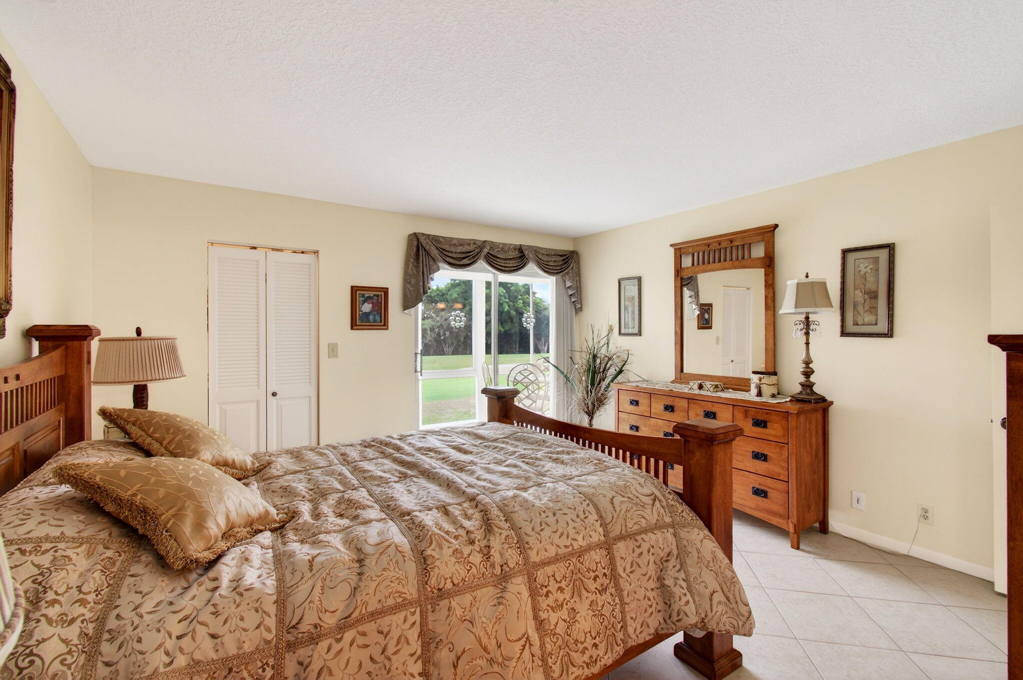 2902 Victoria Circle J-2