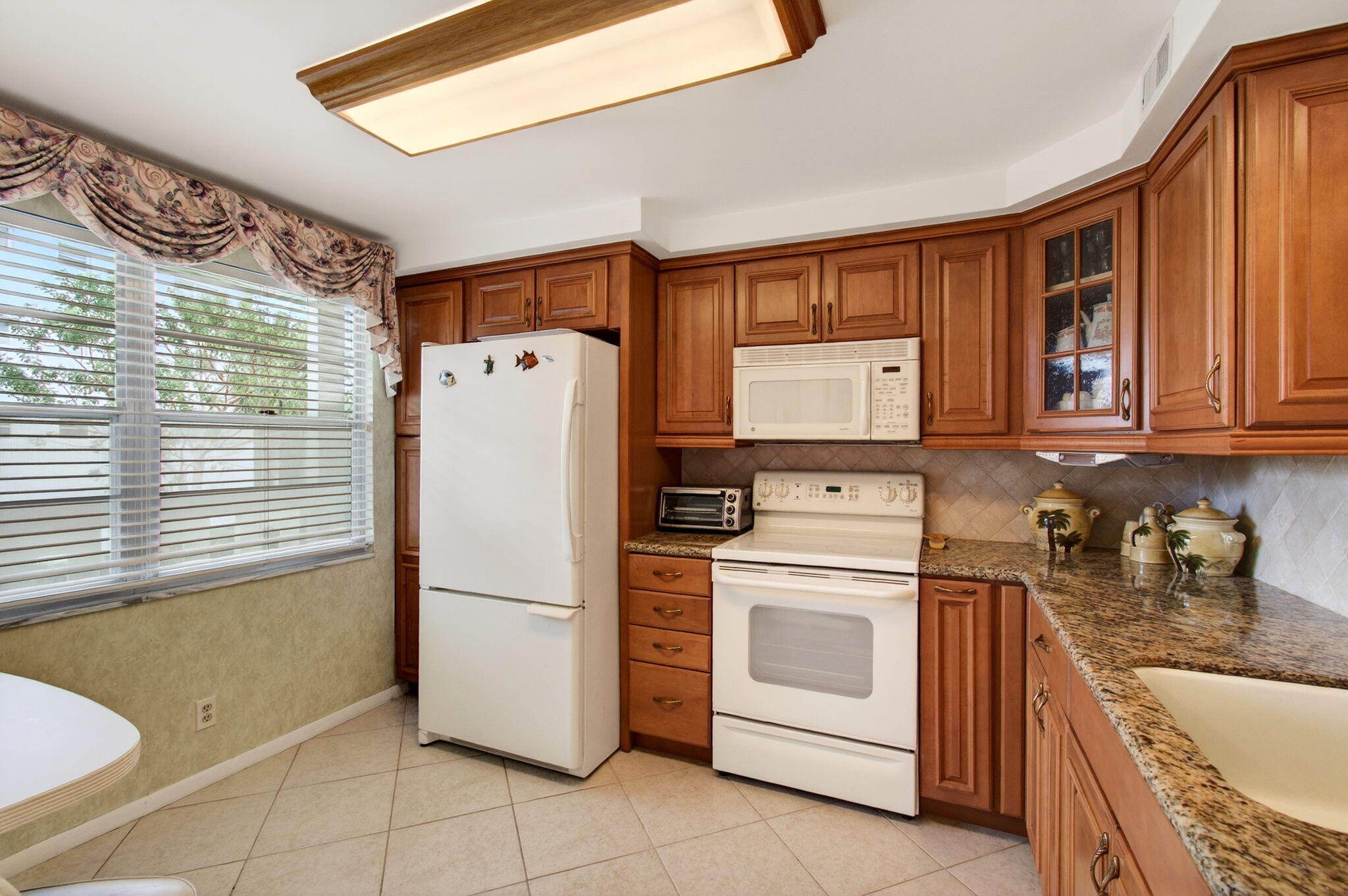 2902 Victoria Circle J-2