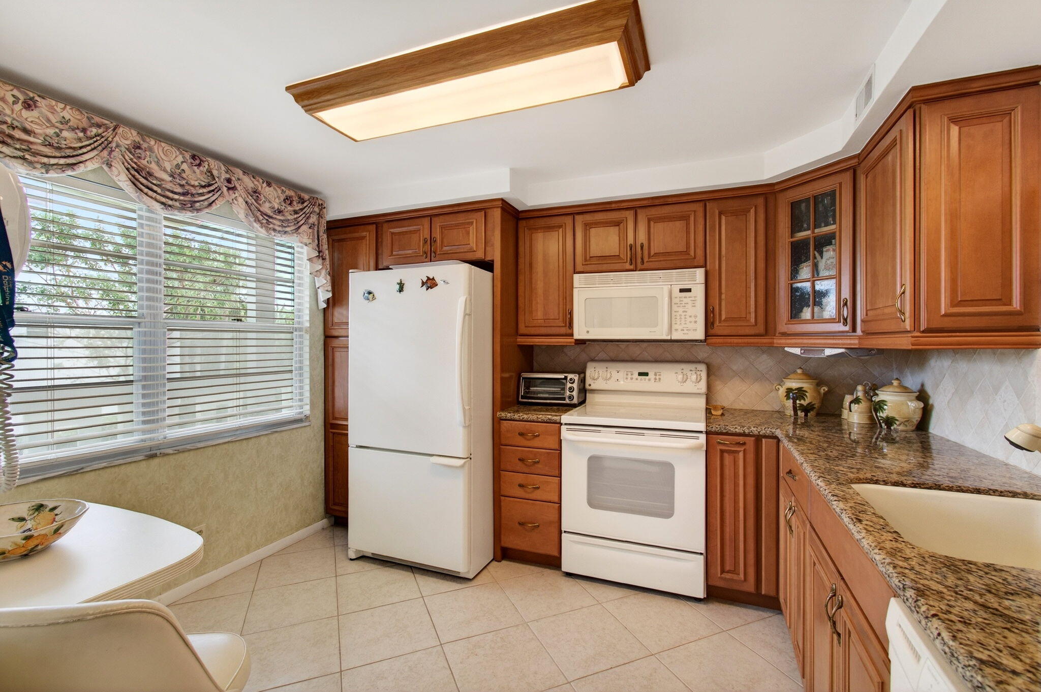 2902 Victoria Circle J-2