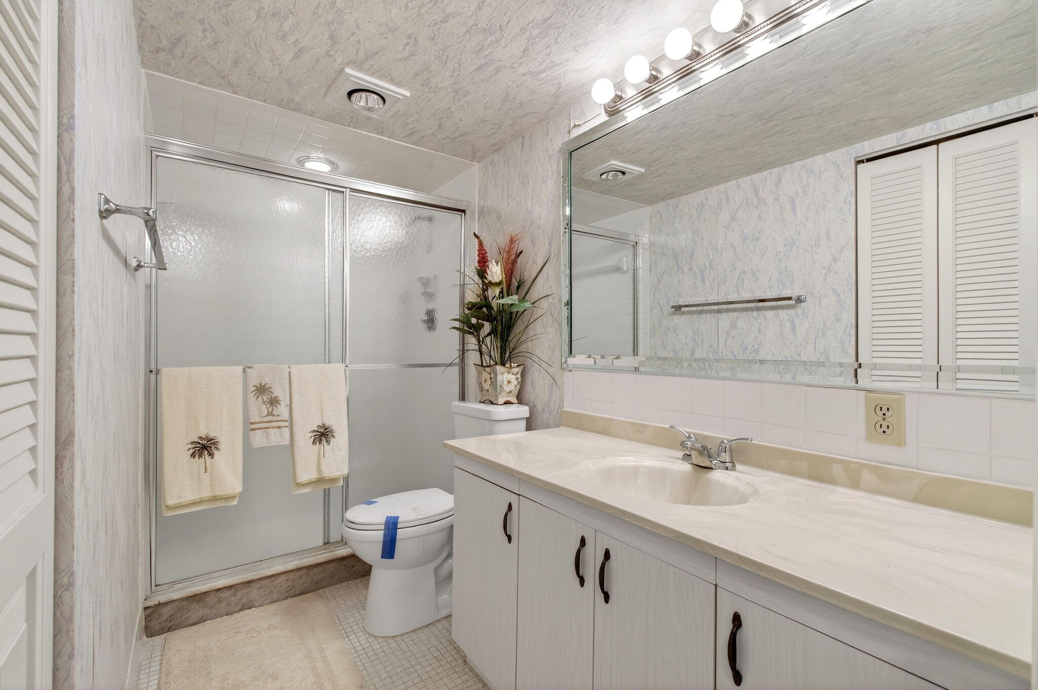 2902 Victoria Circle J-2