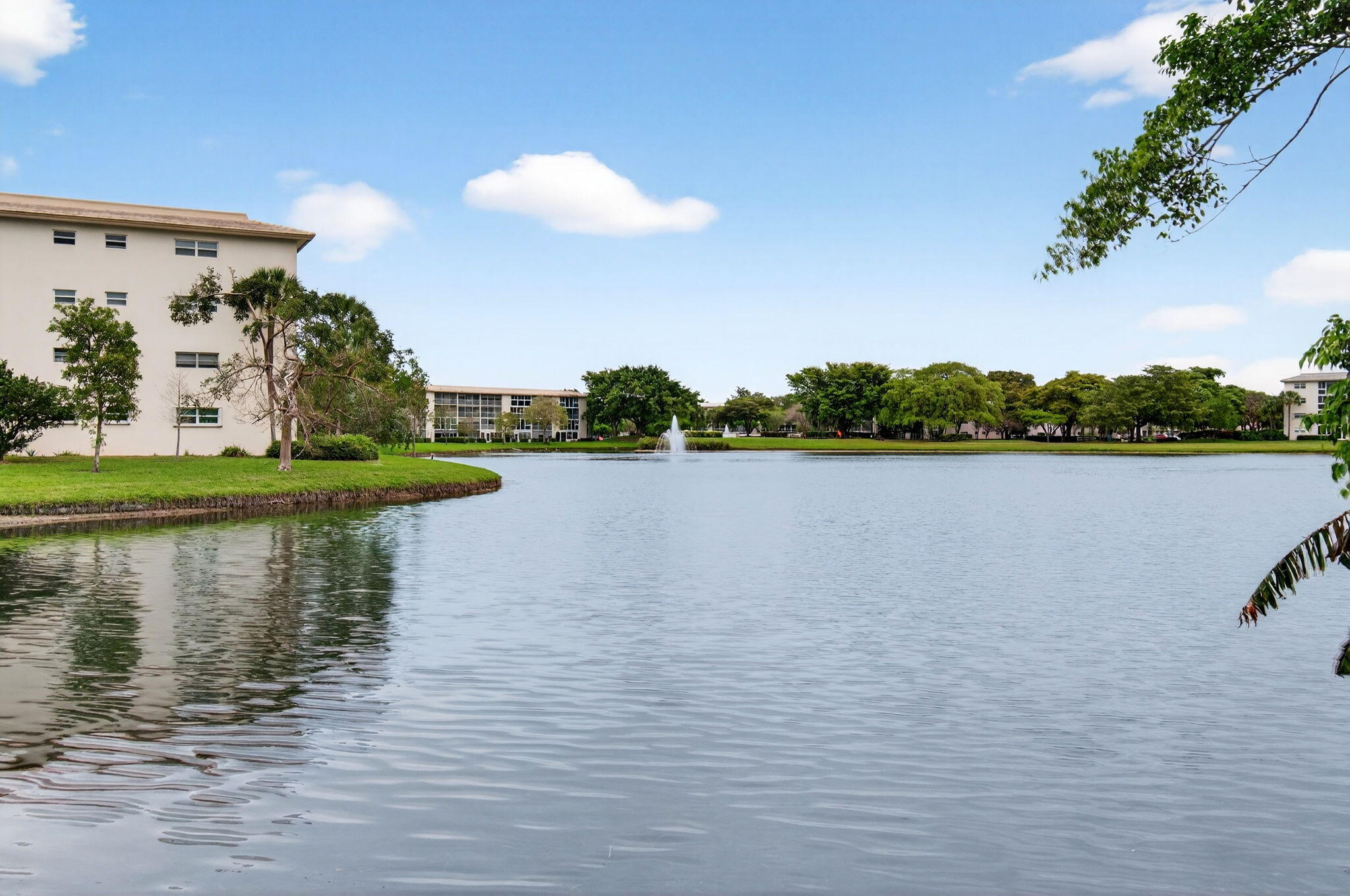 2902 Victoria Circle J-2