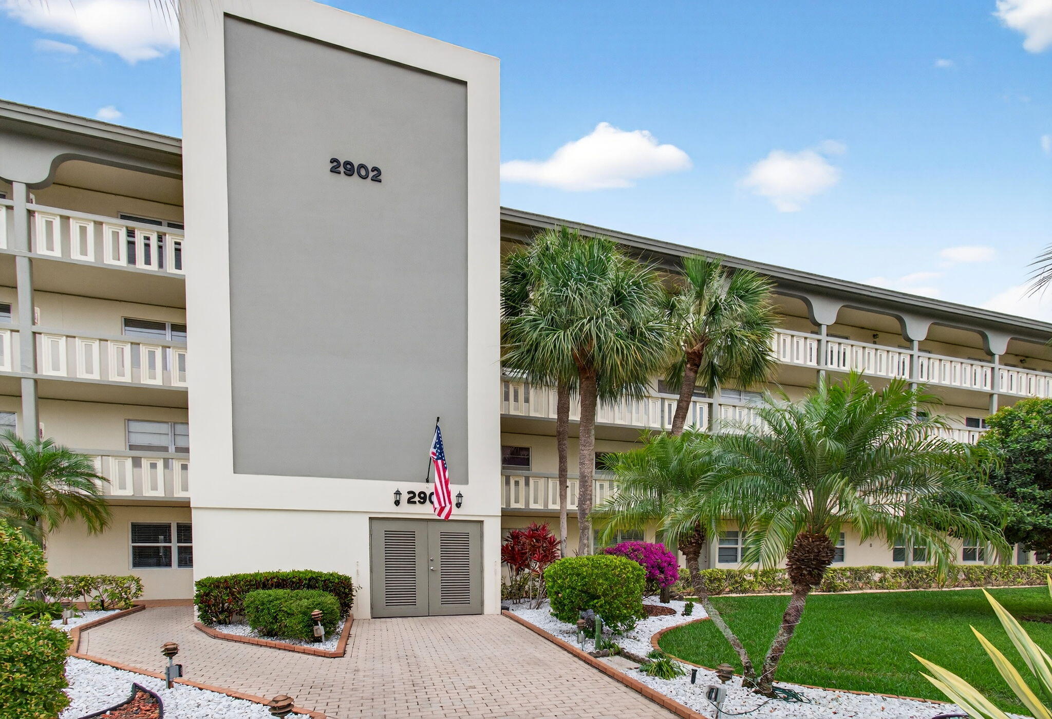 2902 Victoria Circle J-2
