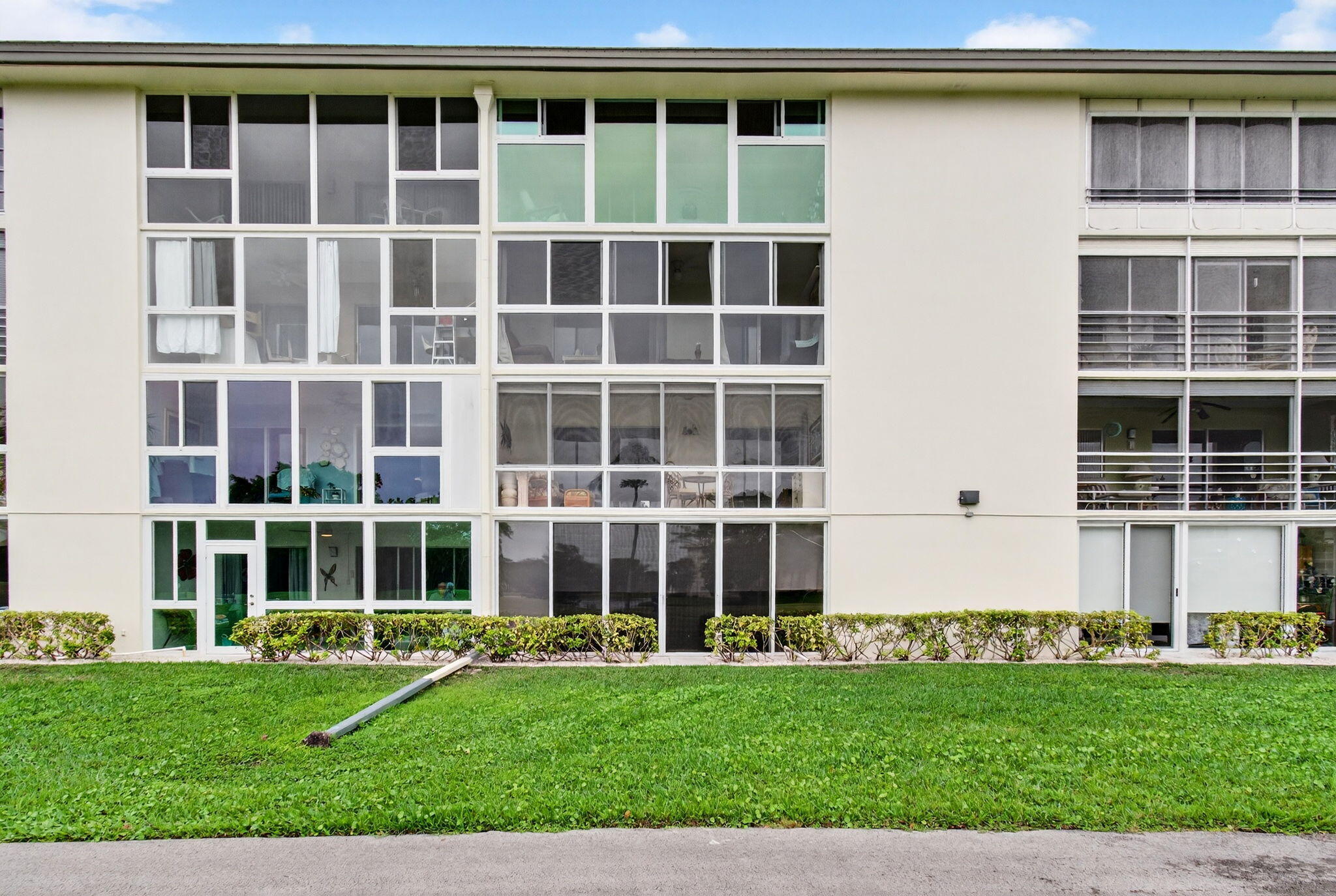 2902 Victoria Circle J-2