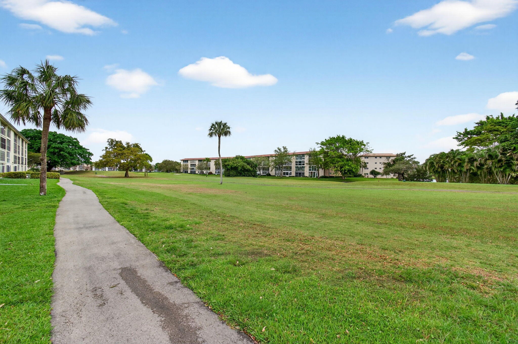 2902 Victoria Circle J-2