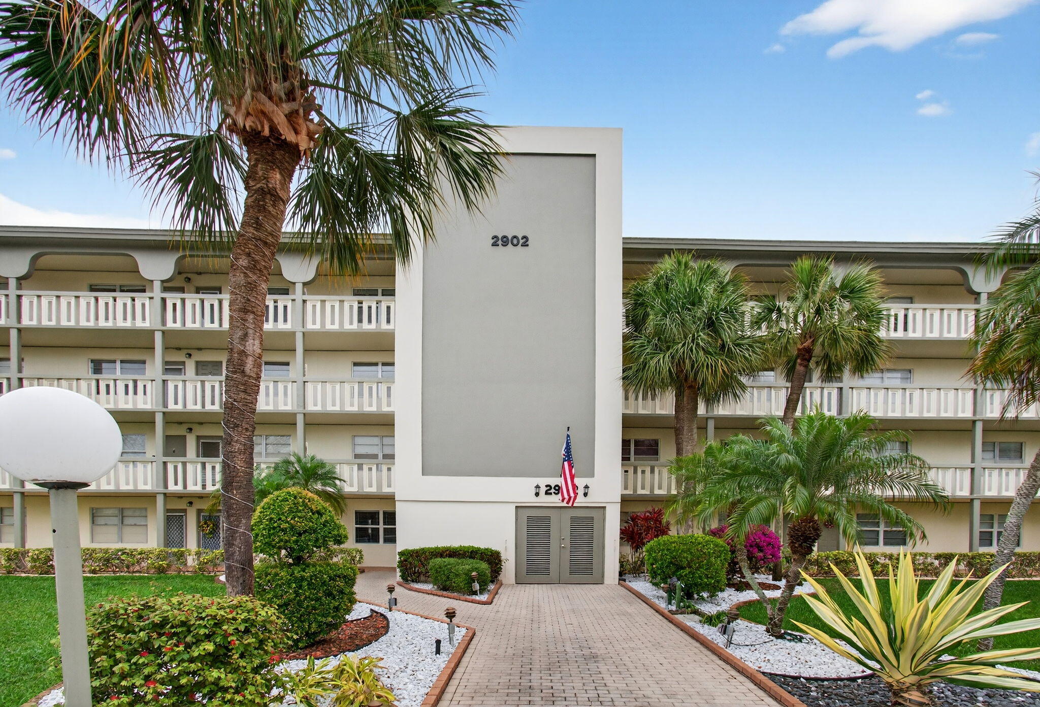 2902 Victoria Circle J-2