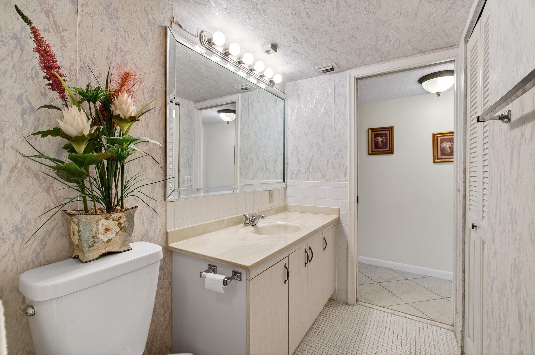2902 Victoria Circle J-2