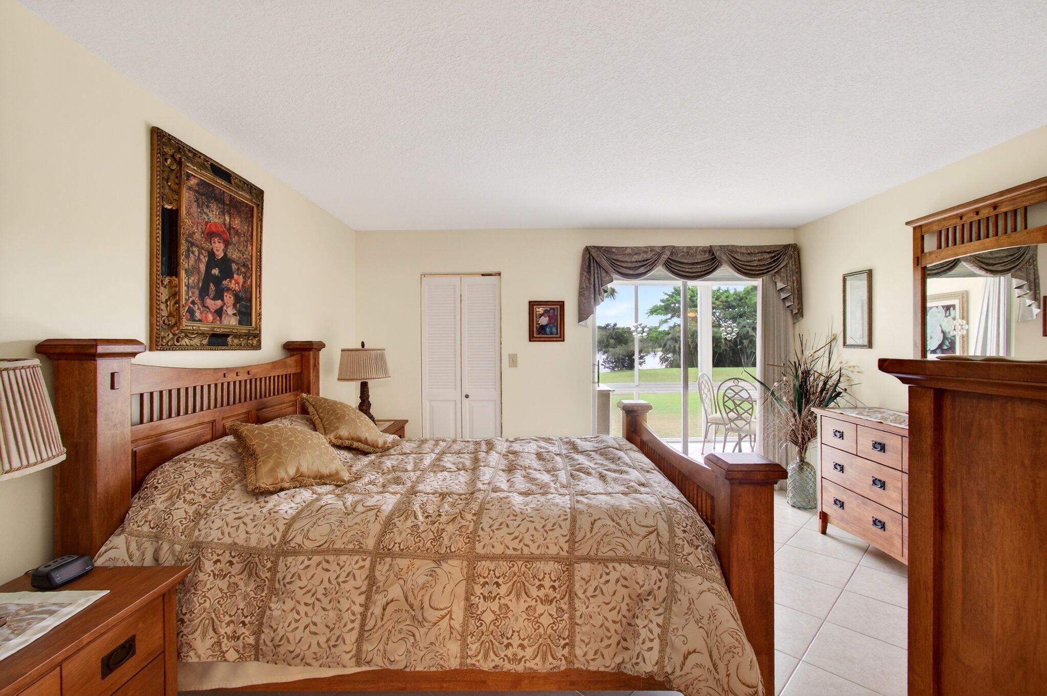 2902 Victoria Circle J-2