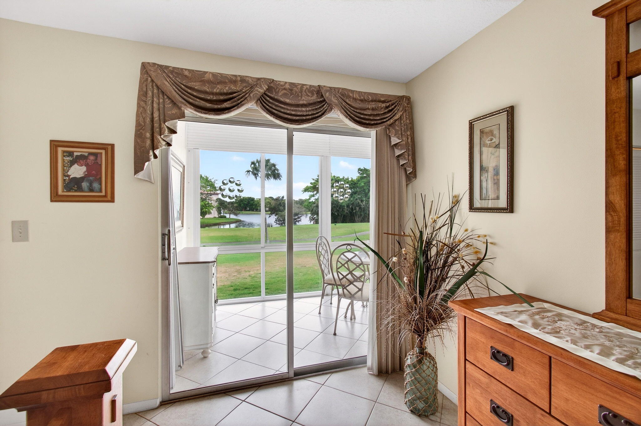 2902 Victoria Circle J-2