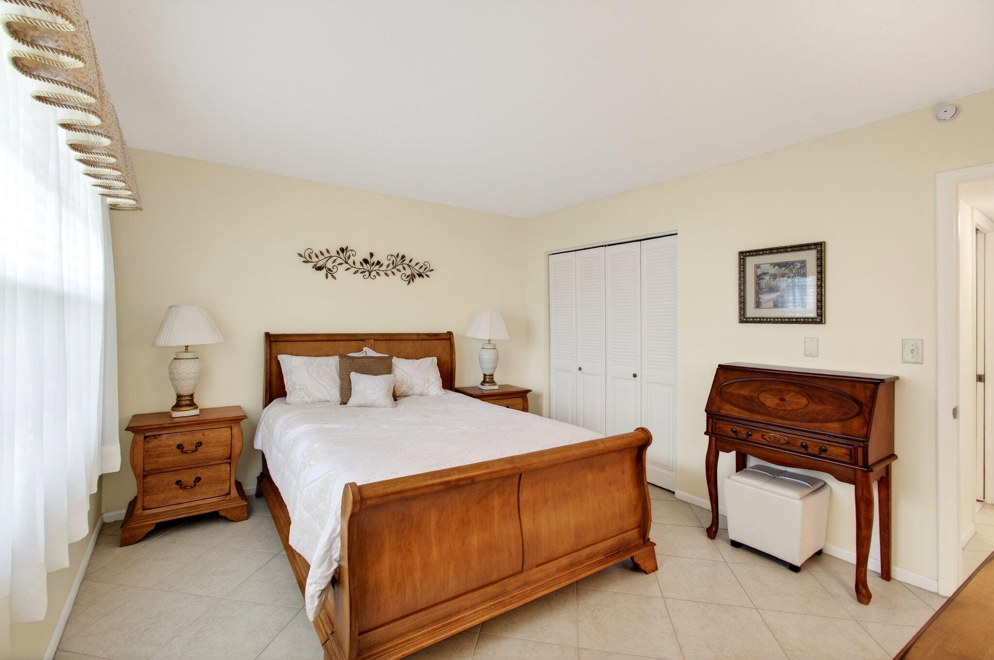 2902 Victoria Circle J-2
