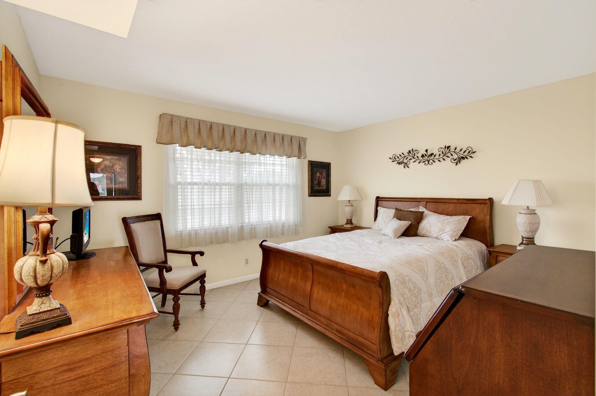 2902 Victoria Circle J-2