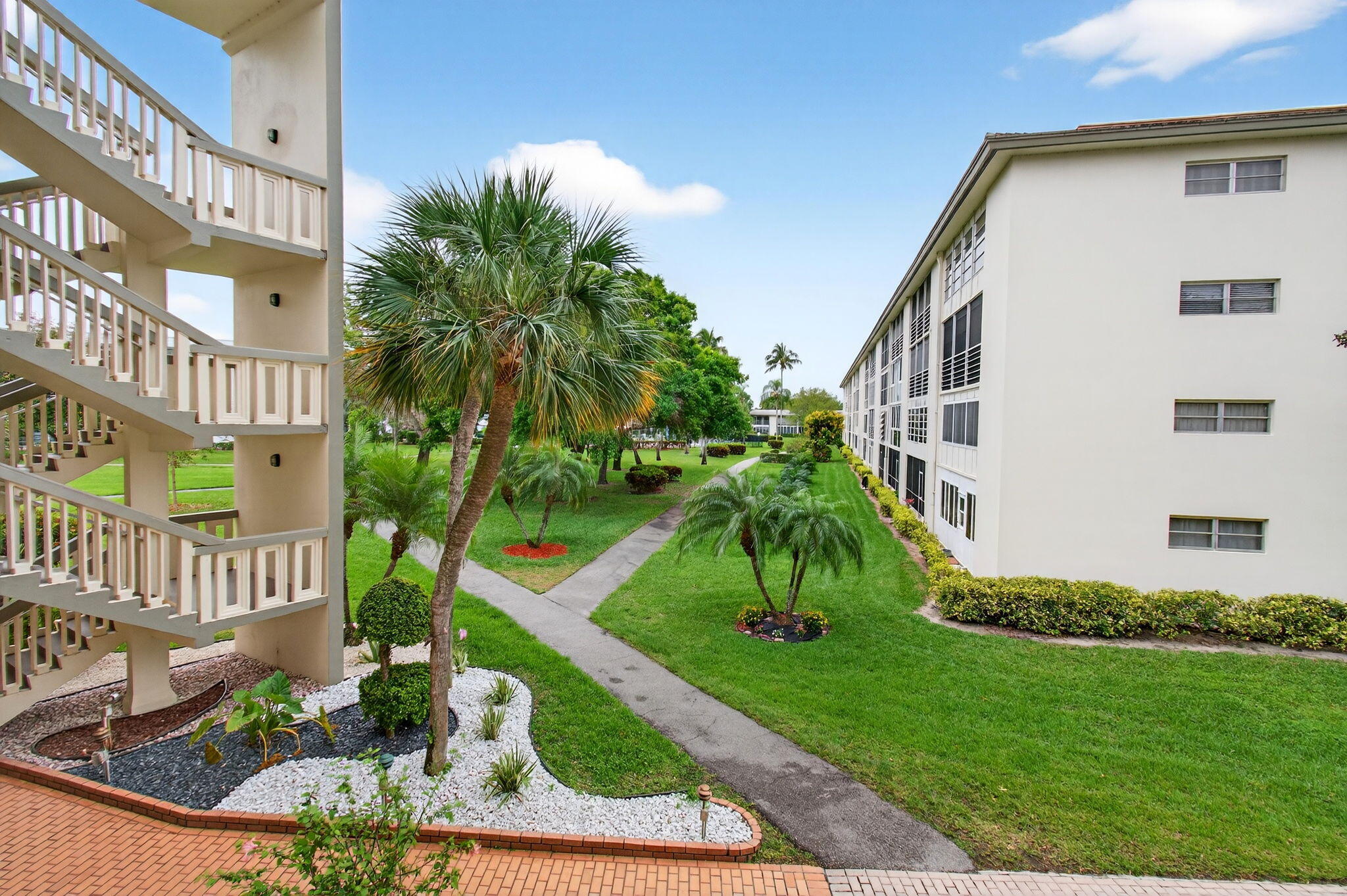 2902 Victoria Circle J-2