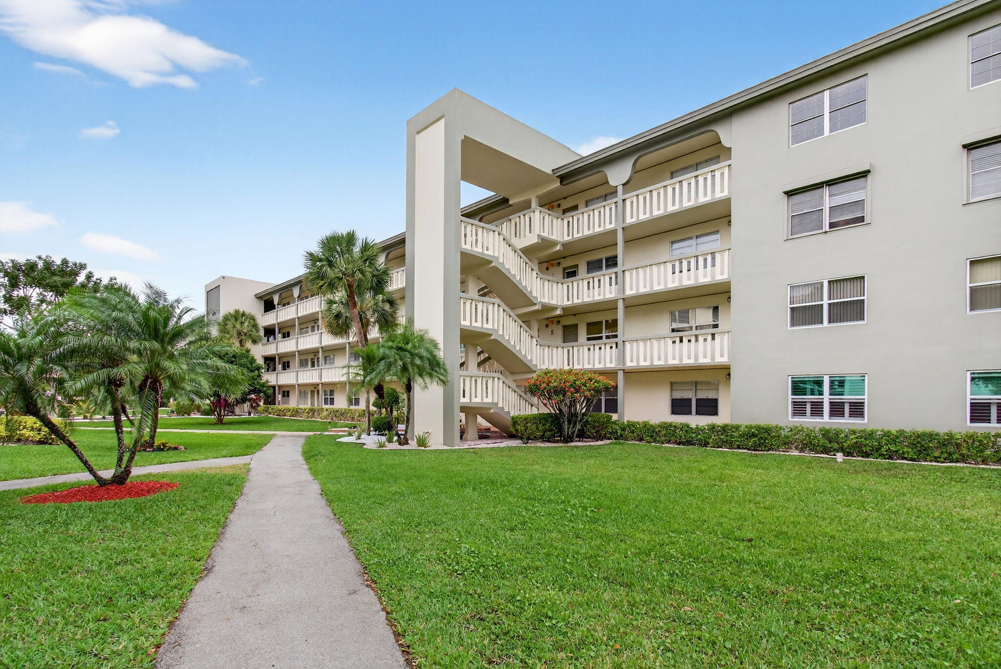 2902 Victoria Circle J-2