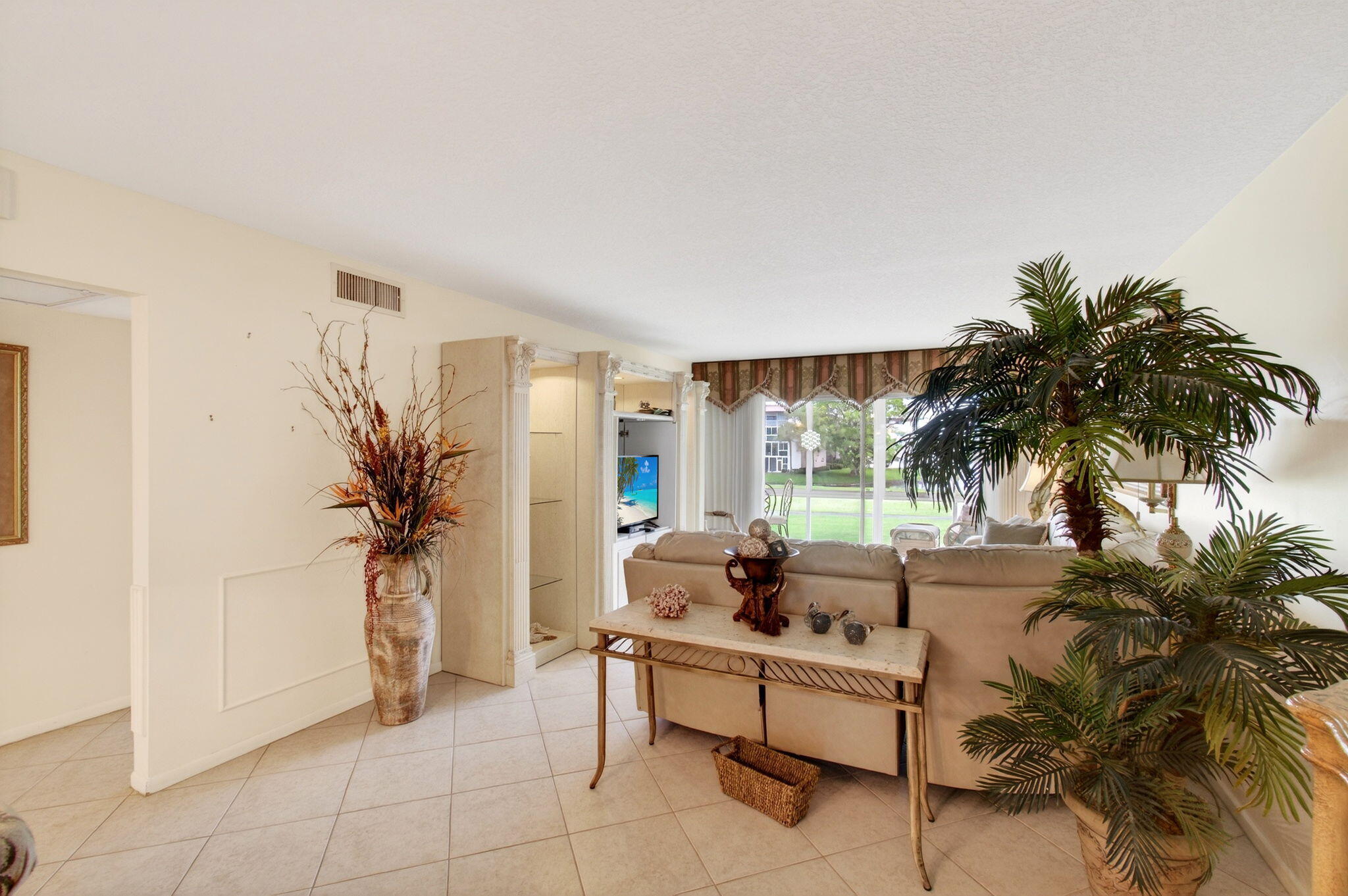 2902 Victoria Circle J-2