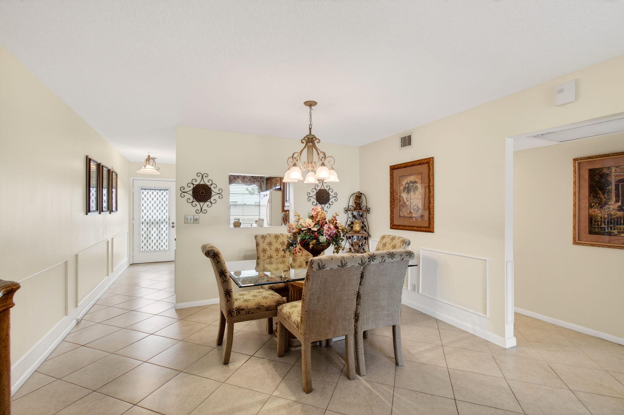 2902 Victoria Circle J-2