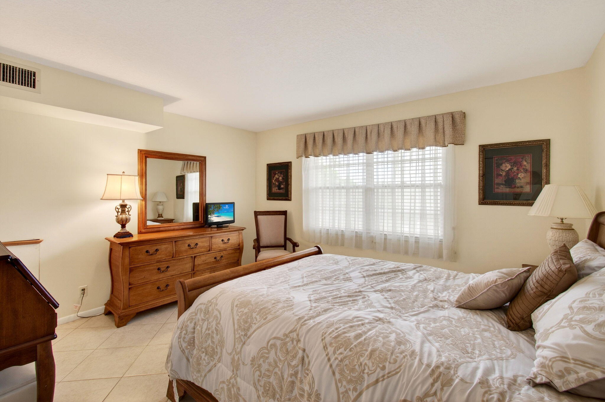 2902 Victoria Circle J-2
