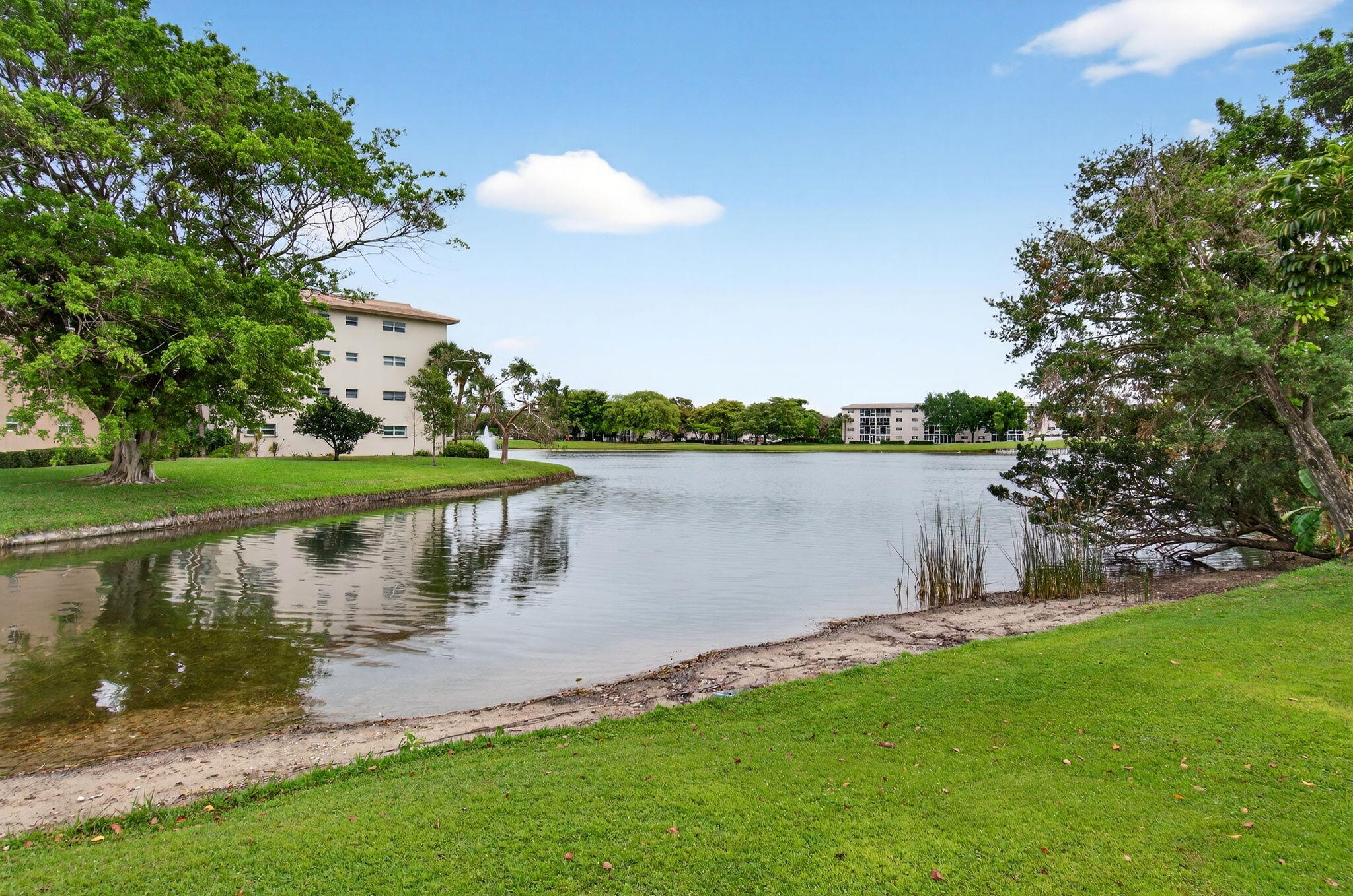 2902 Victoria Circle J-2