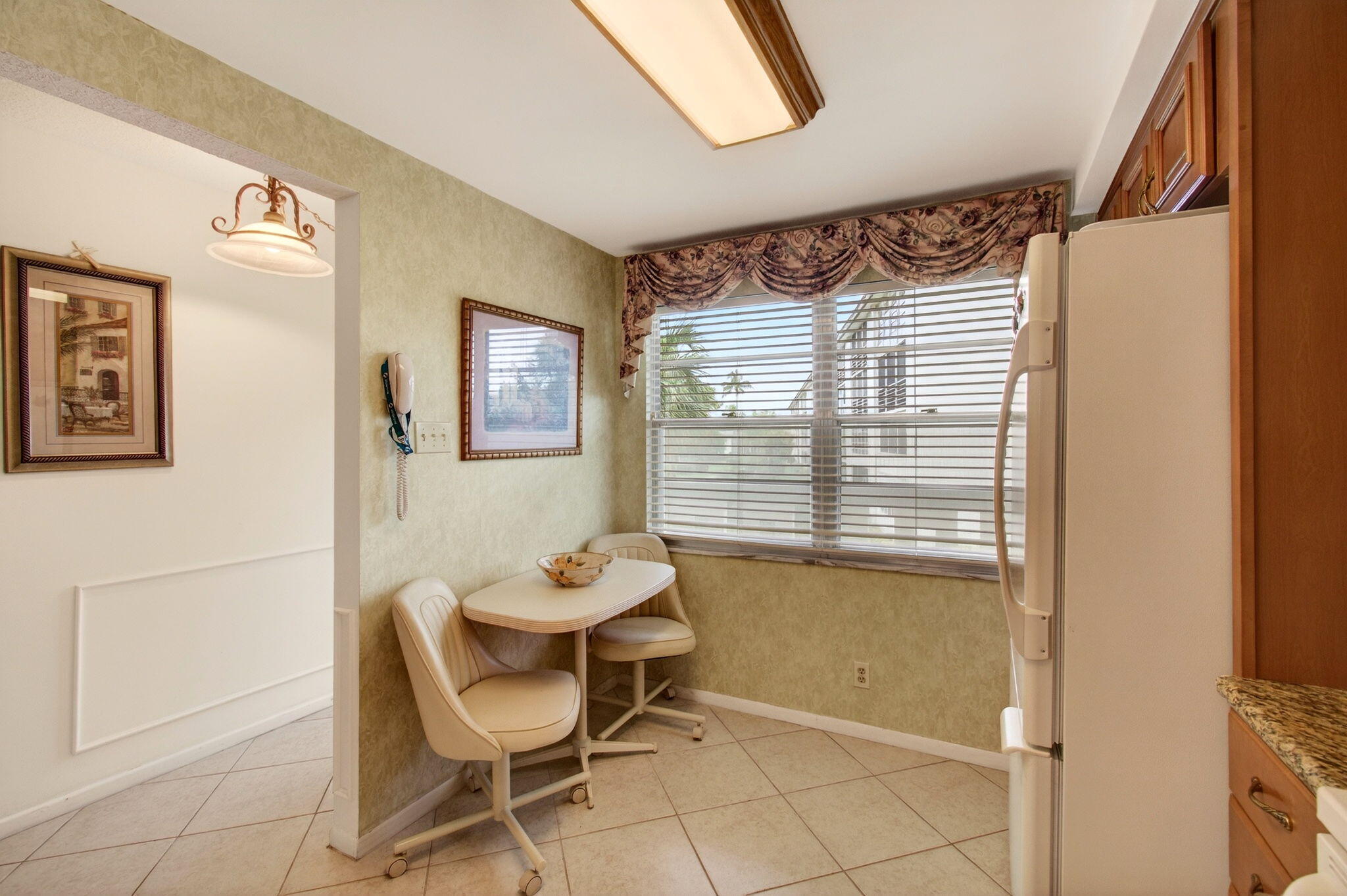 2902 Victoria Circle J-2
