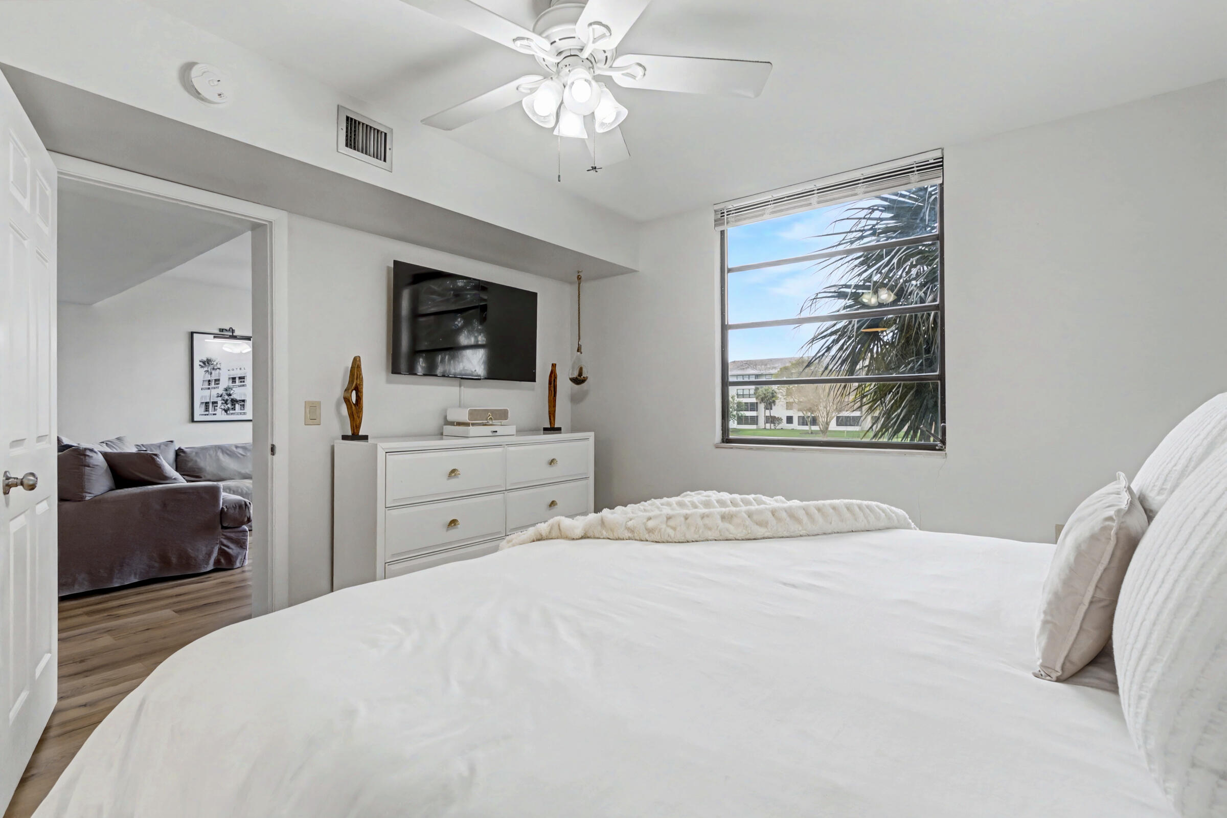 1518 Whitehall Drive 204