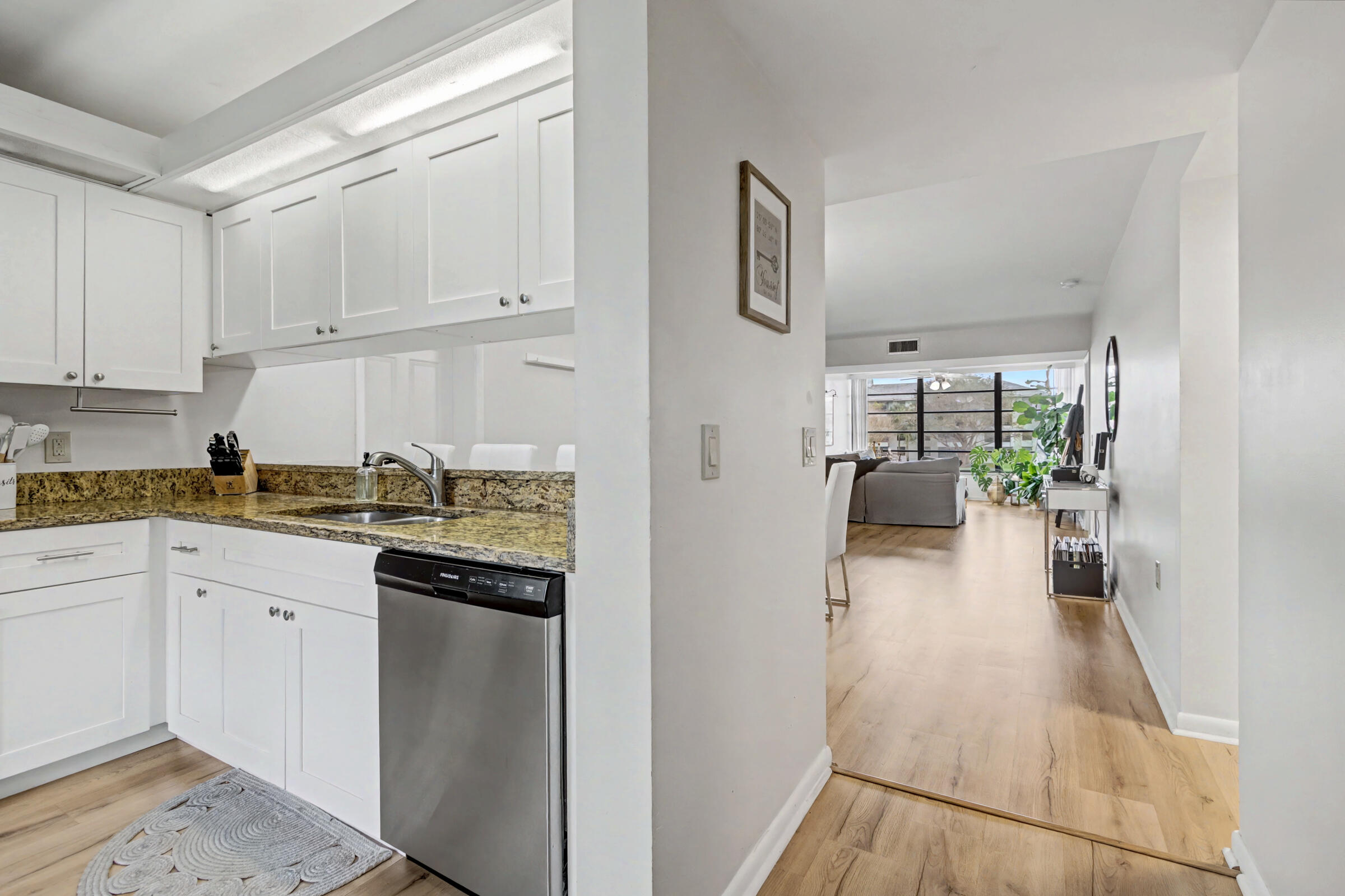 1518 Whitehall Drive 204