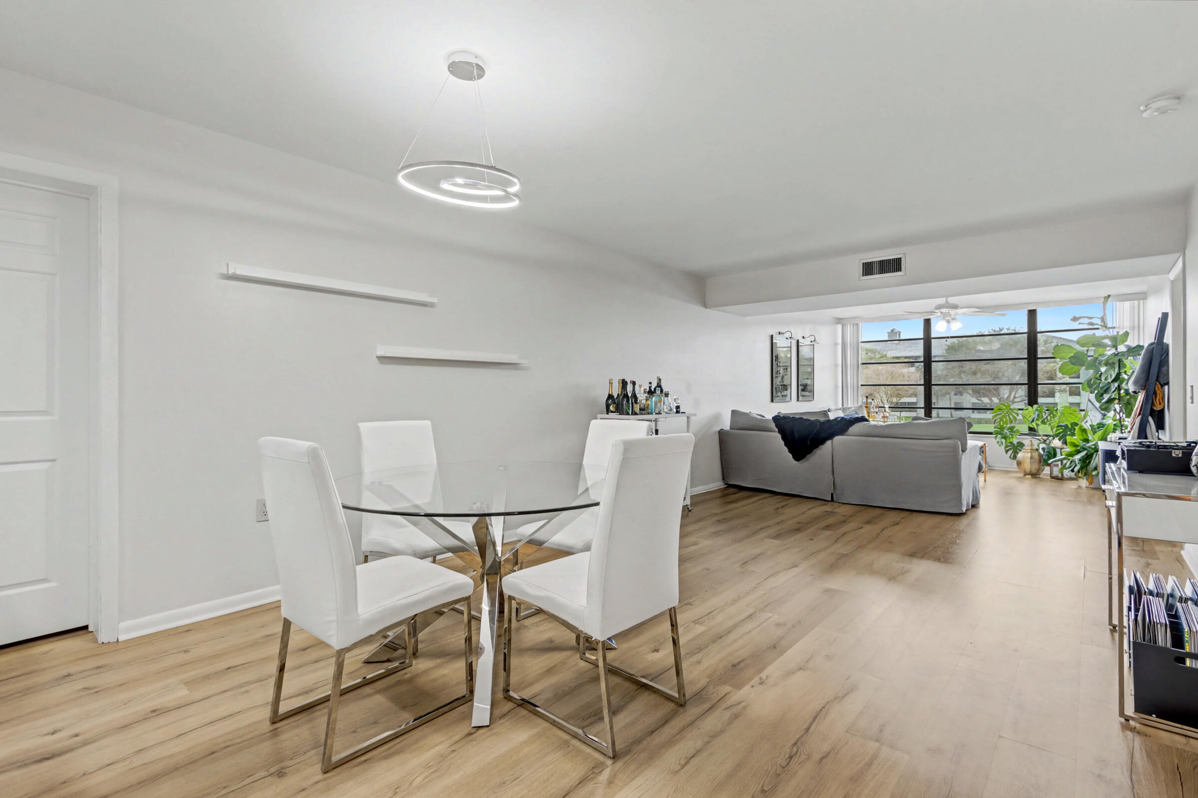 1518 Whitehall Drive 204