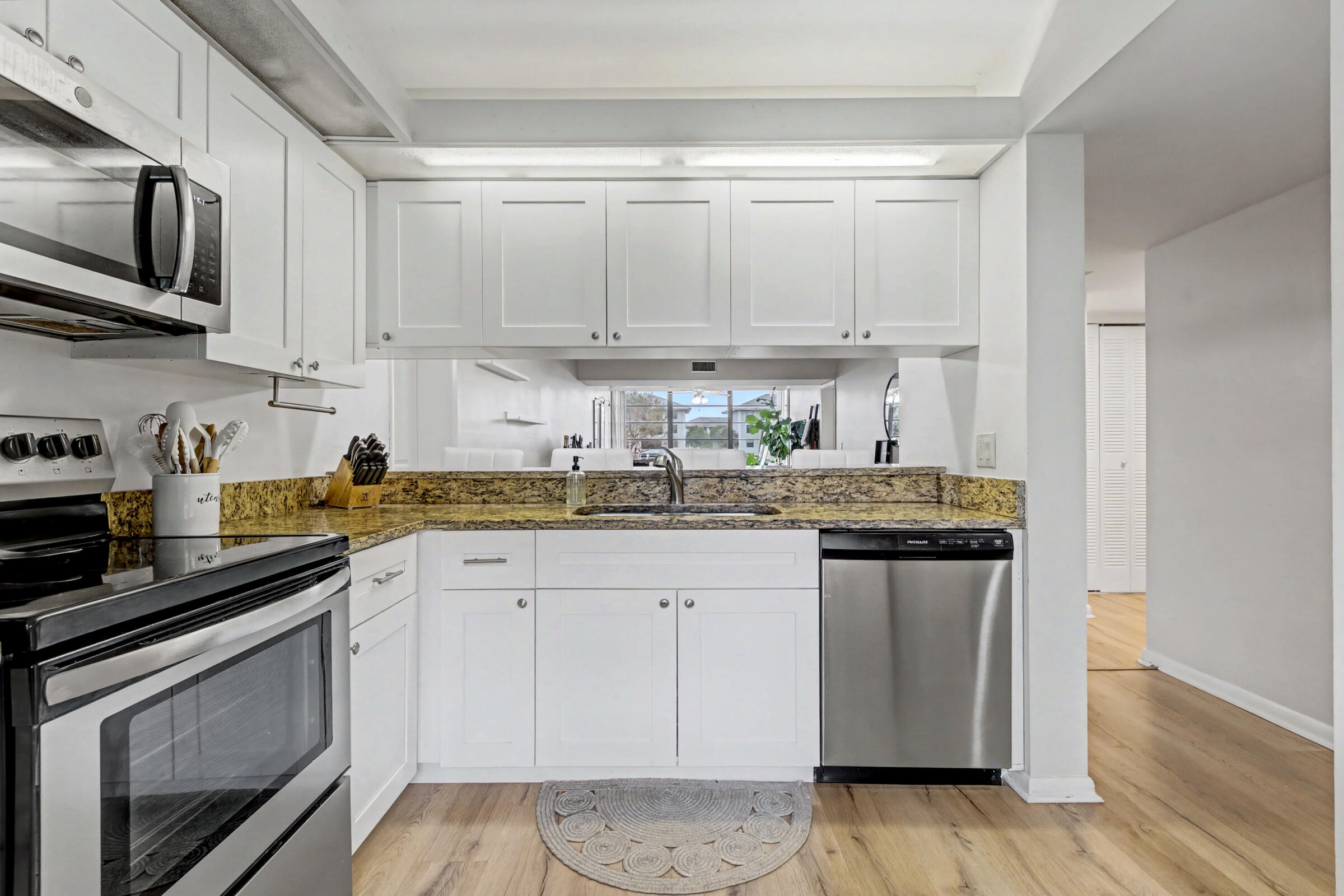 1518 Whitehall Drive 204