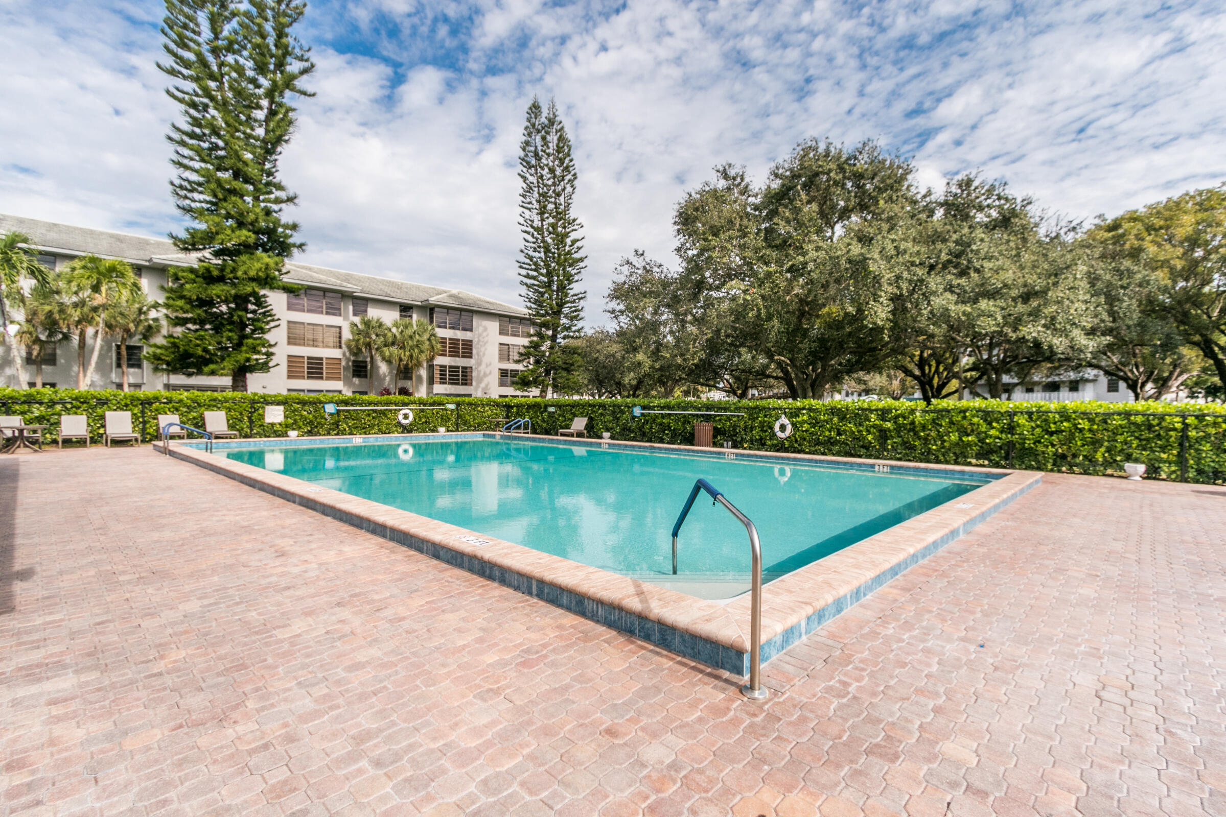 1518 Whitehall Drive 204