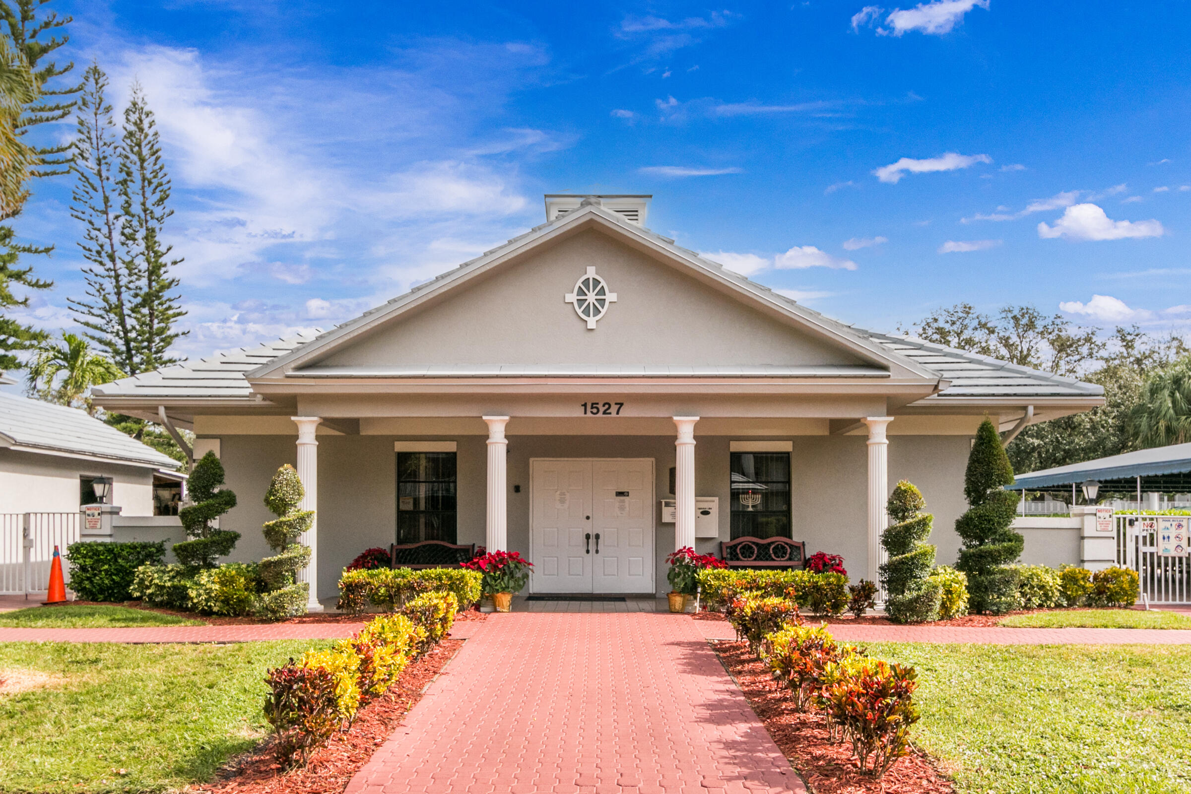 1518 Whitehall Drive 204