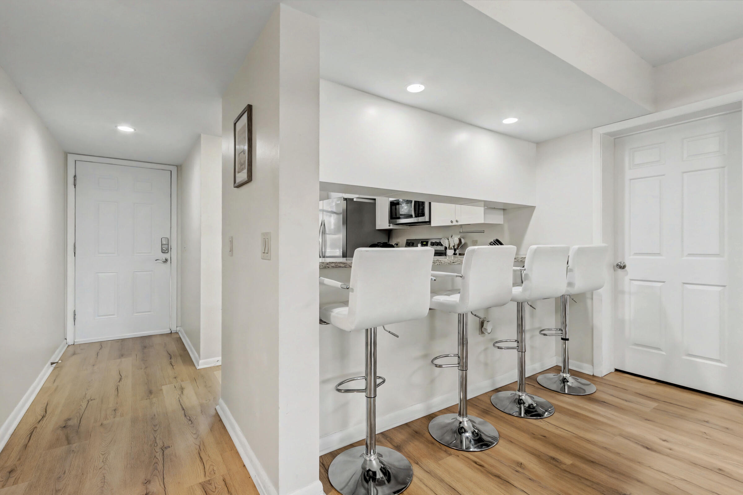 1518 Whitehall Drive 204