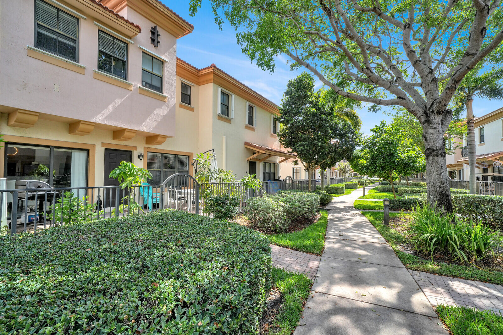 4742 Grand Cypress Circle N