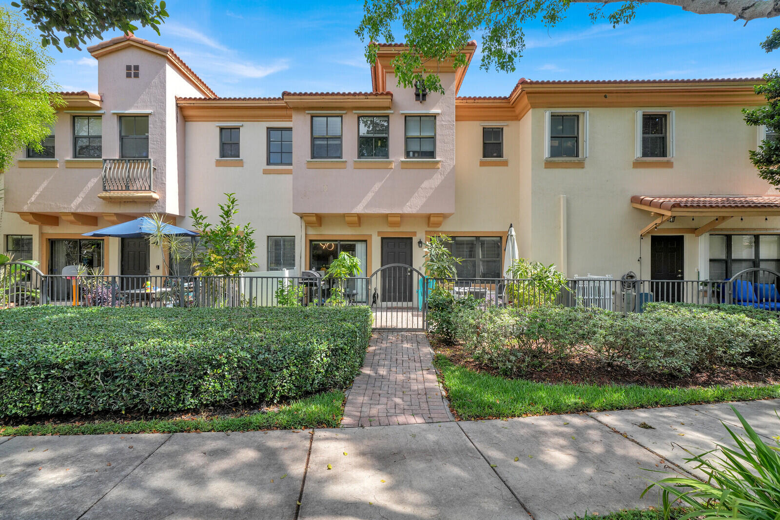 4742 Grand Cypress Circle N