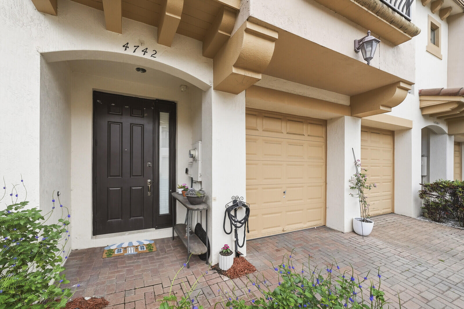 4742 Grand Cypress Circle N