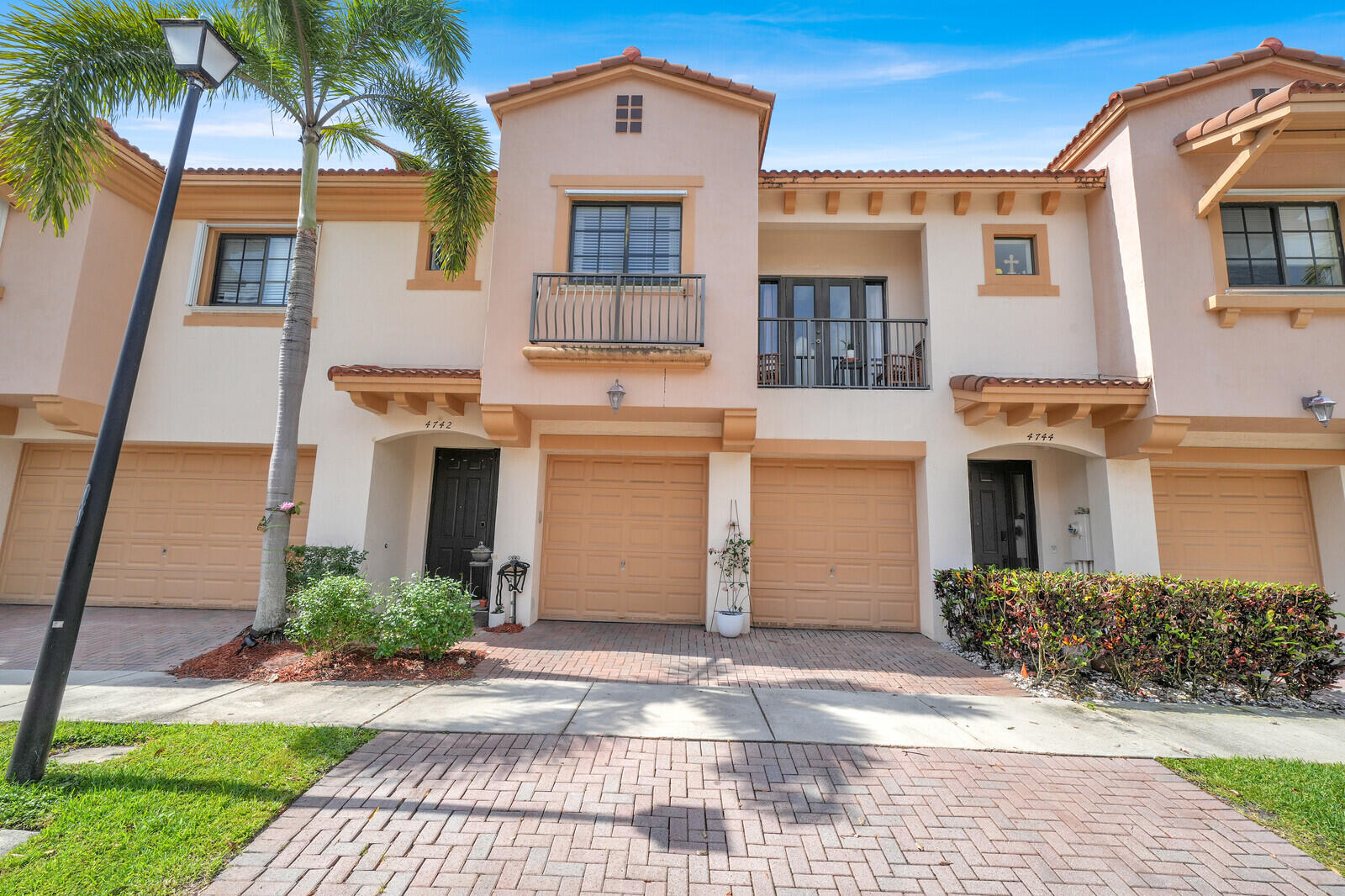 4742 Grand Cypress Circle N