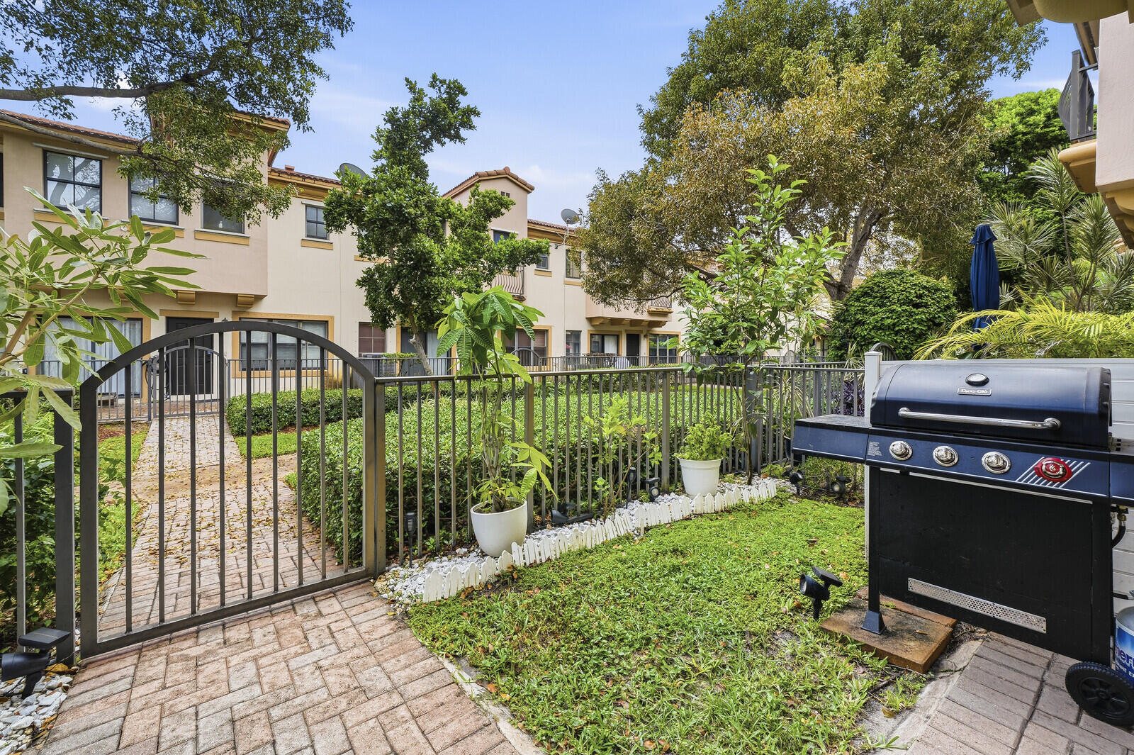 4742 Grand Cypress Circle N