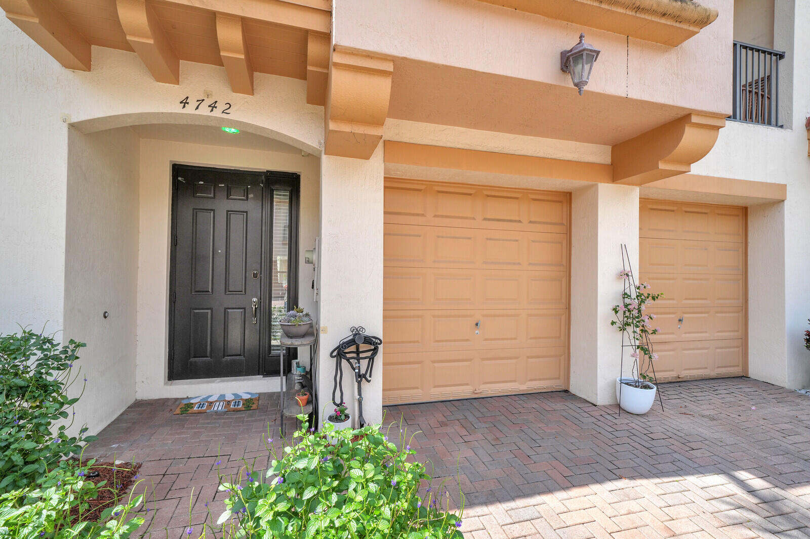 4742 Grand Cypress Circle N