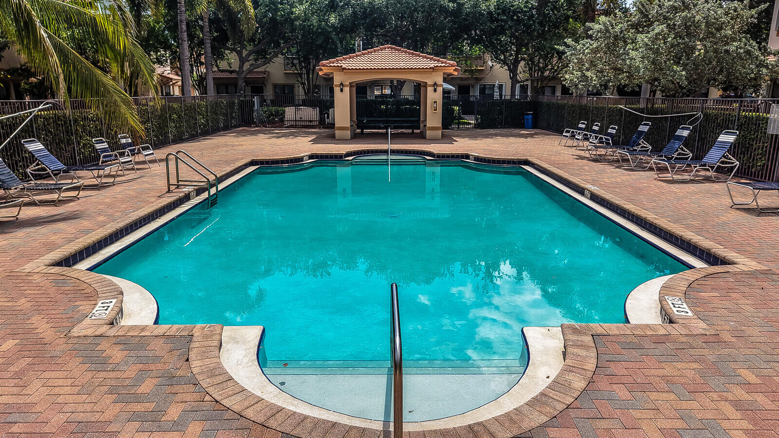4742 Grand Cypress Circle N