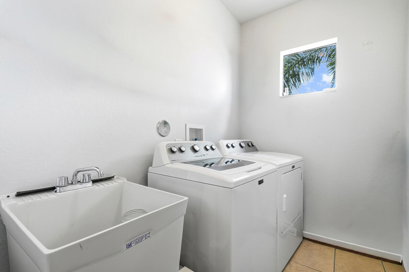 4742 Grand Cypress Circle N