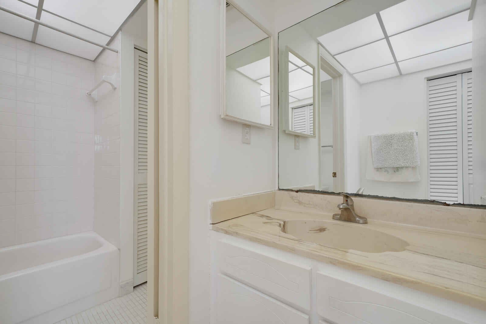 8 Royal Palm Way 401