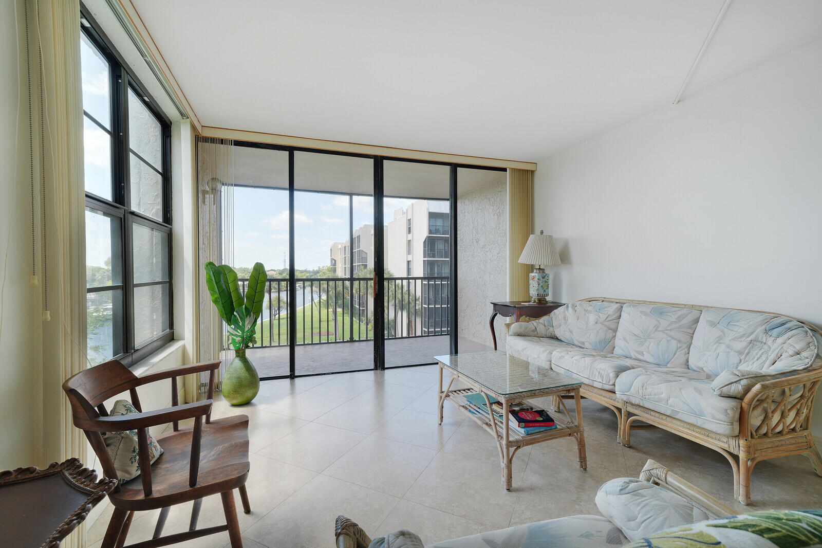 8 Royal Palm Way 401