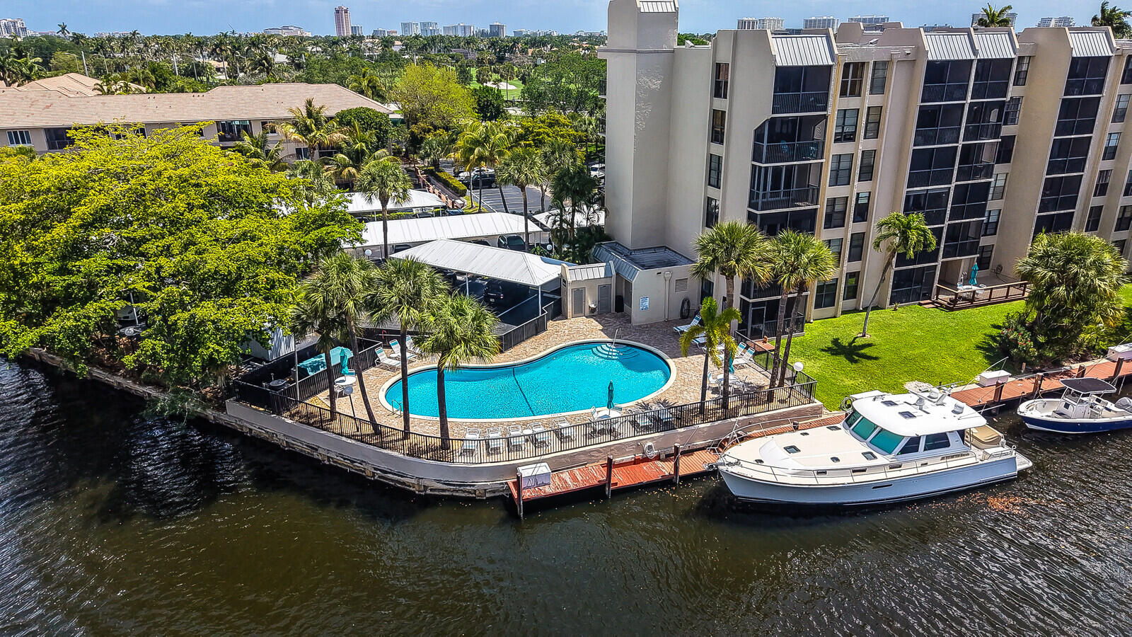 8 Royal Palm Way 401