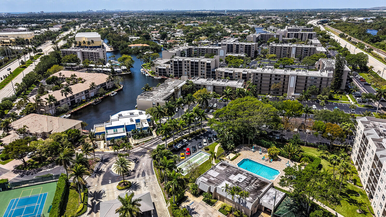 8 Royal Palm Way 401
