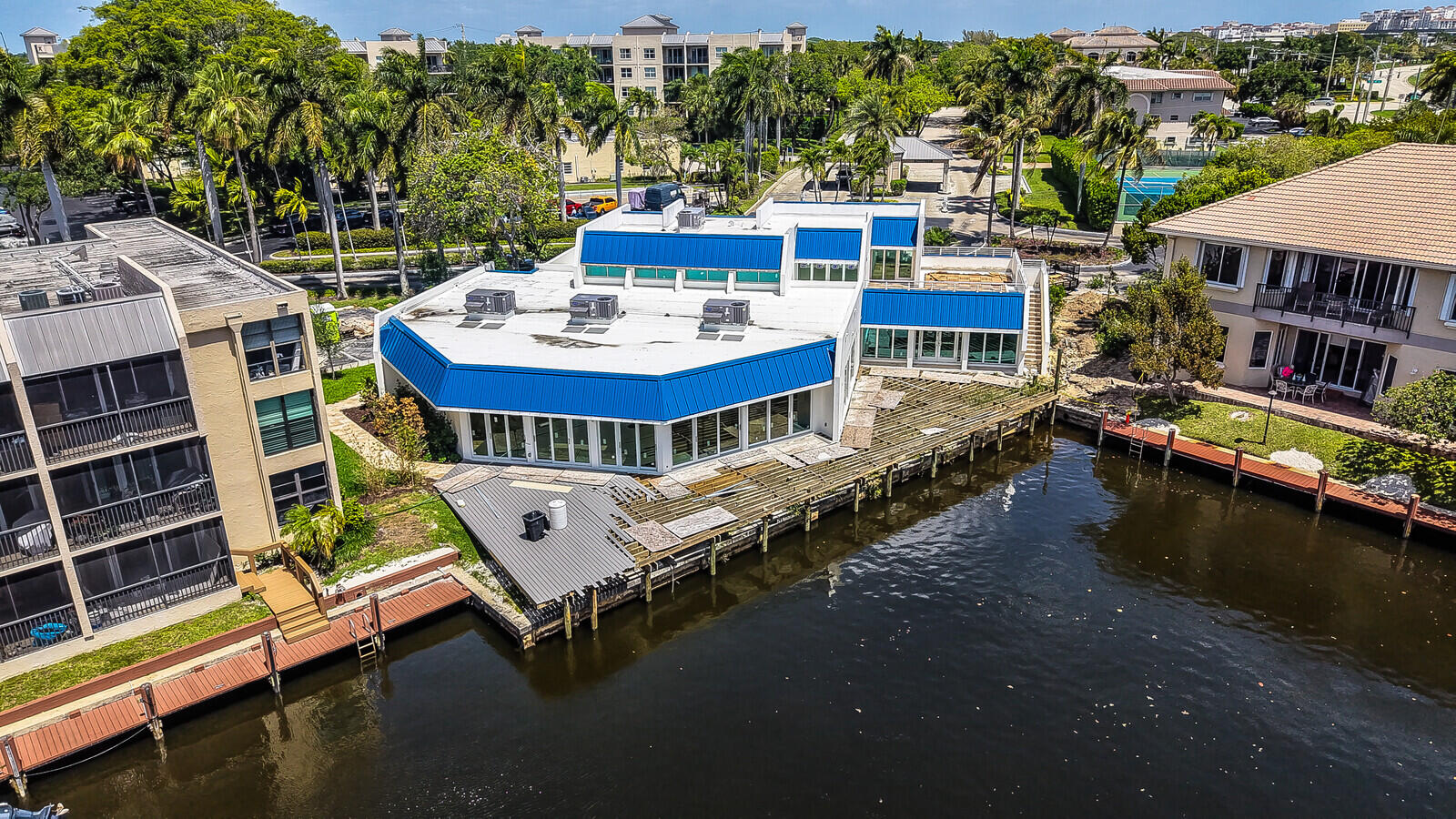 8 Royal Palm Way 401