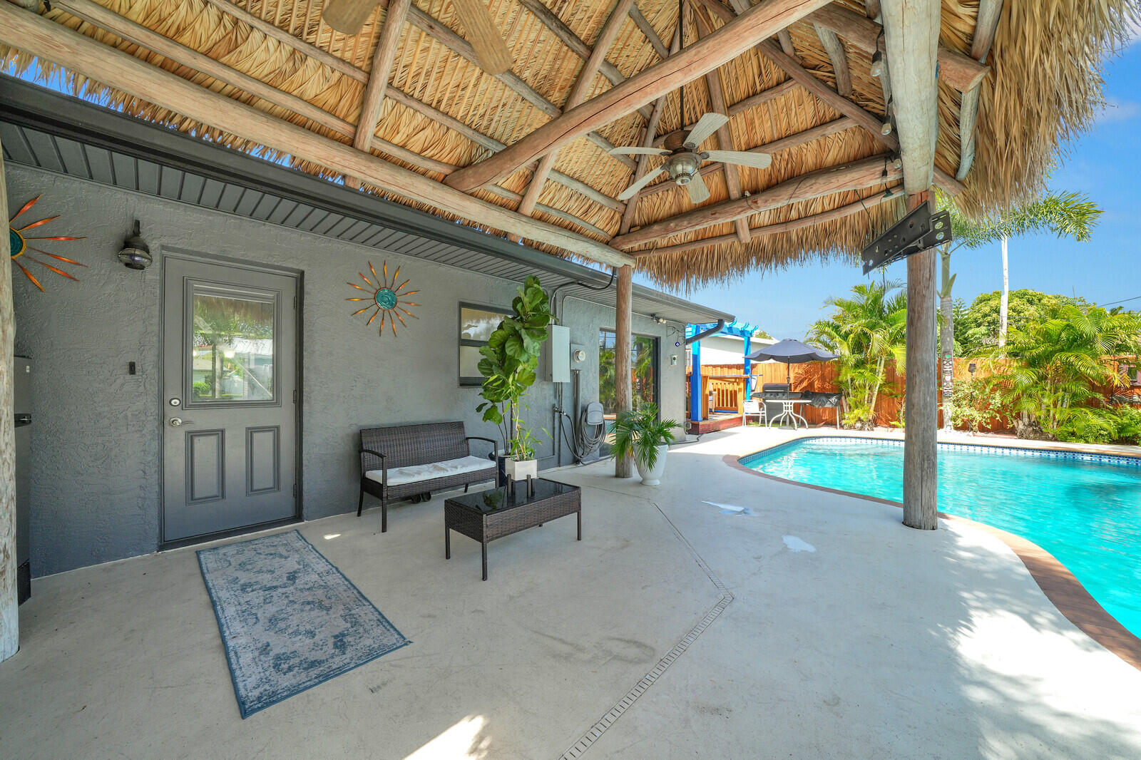 910 NE 23rd Court