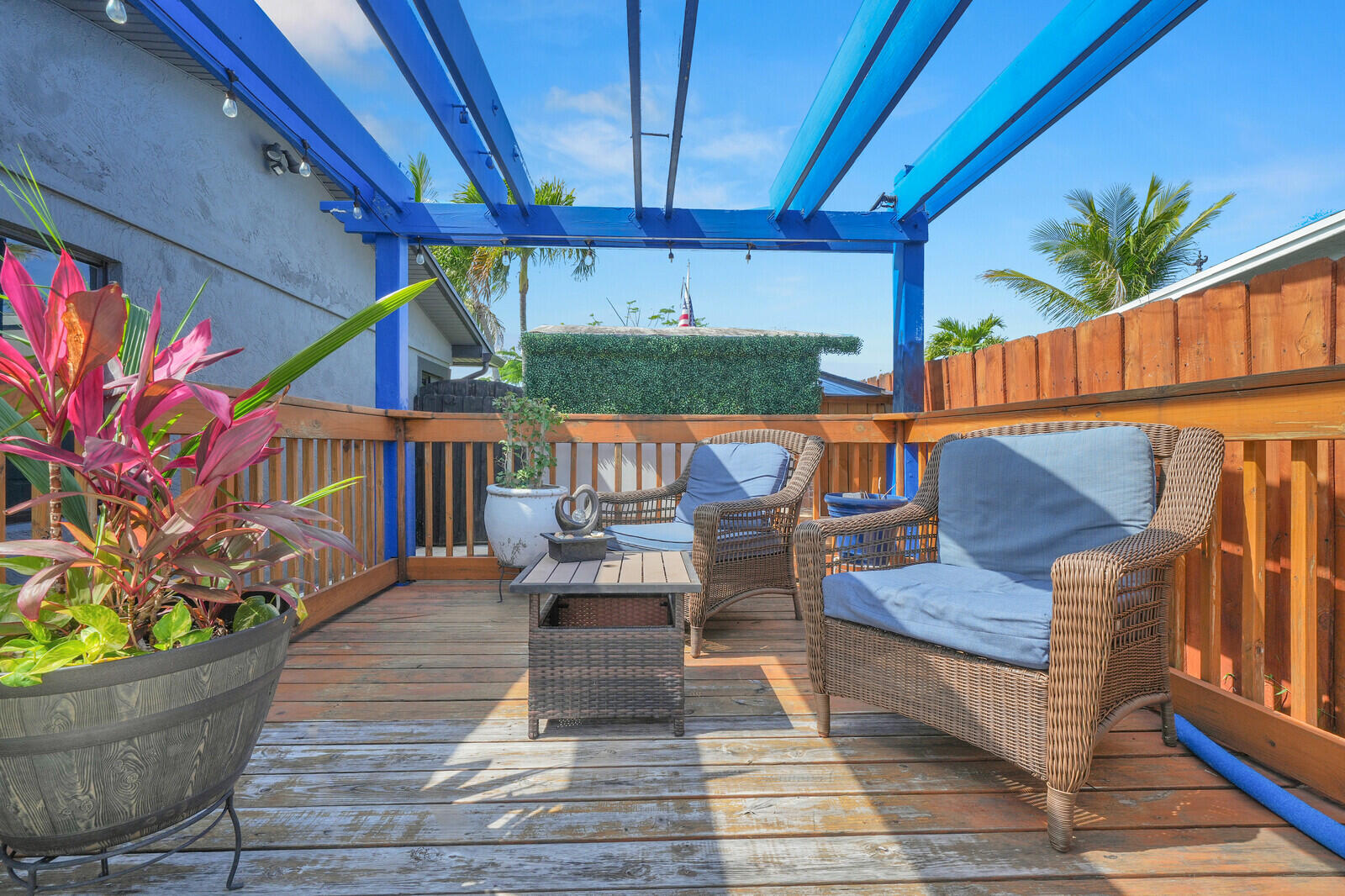 910 NE 23rd Court